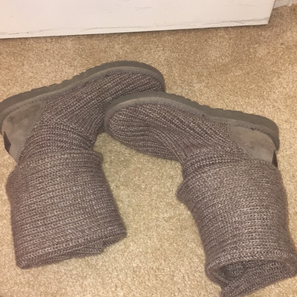 grey ugg boots - Picture 3 of 3